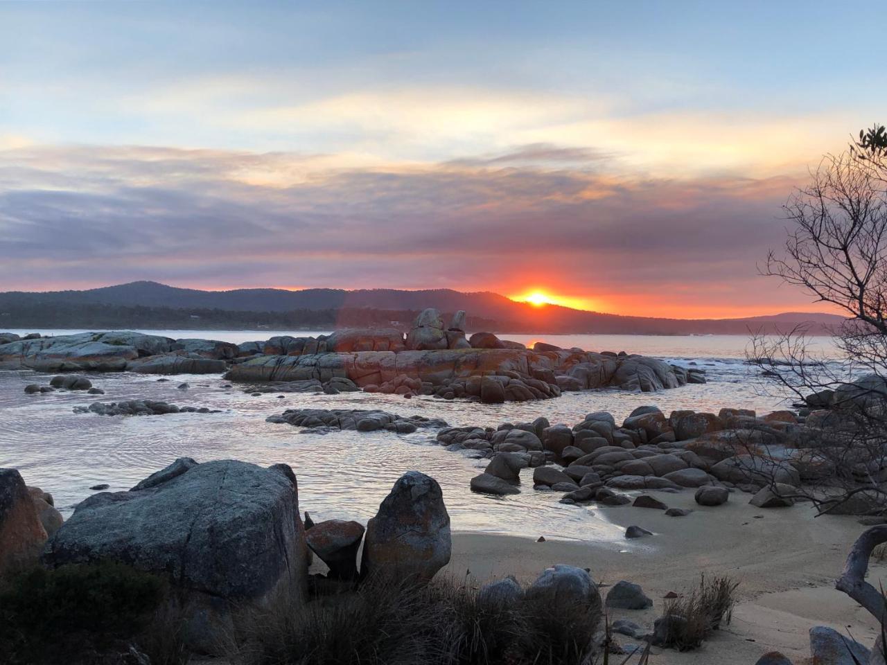 Sea Eagle Cottage Amazing Views Of Bay Of Fires Binalong Bay 外观 照片